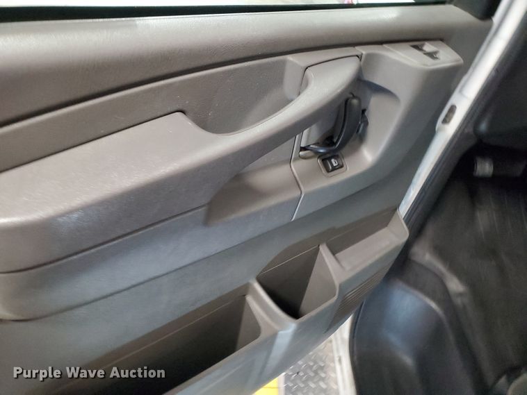 image for item IX9773 2011 Chevrolet Express 4500  ambulance