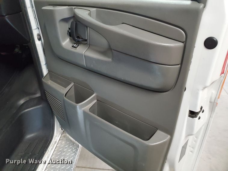 image for item IX9773 2011 Chevrolet Express 4500  ambulance