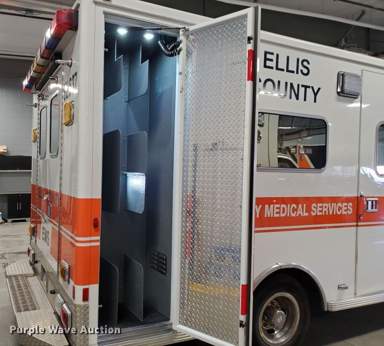 image for item IX9773 2011 Chevrolet Express 4500  ambulance