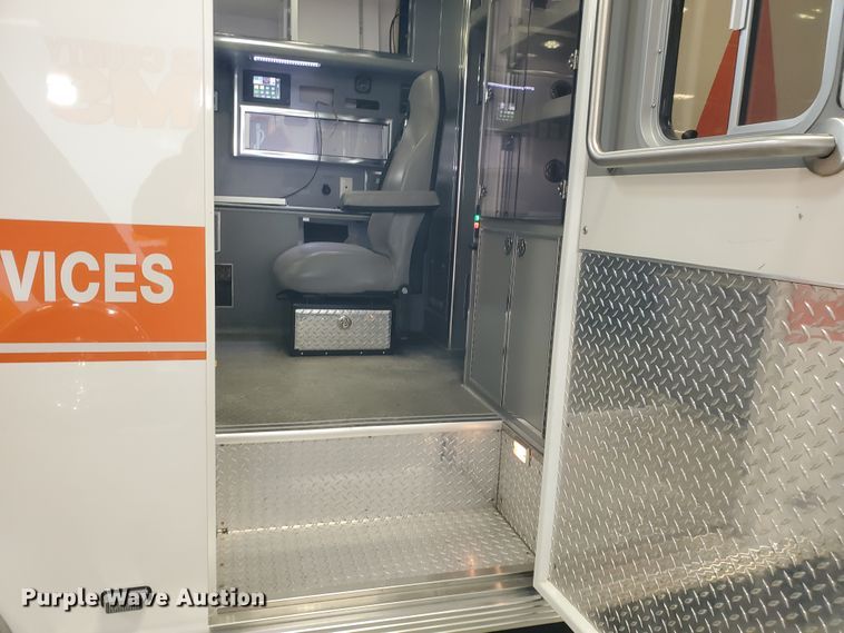 image for item IX9773 2011 Chevrolet Express 4500  ambulance