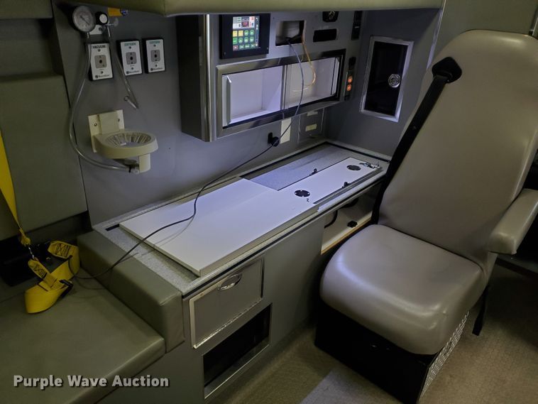 image for item IX9773 2011 Chevrolet Express 4500  ambulance