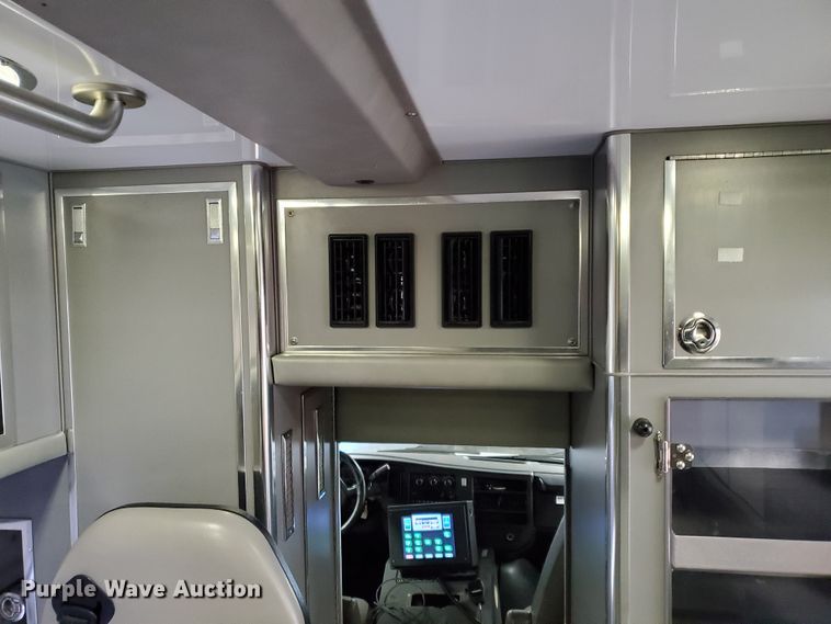 image for item IX9773 2011 Chevrolet Express 4500  ambulance