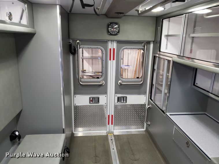 image for item IX9773 2011 Chevrolet Express 4500  ambulance