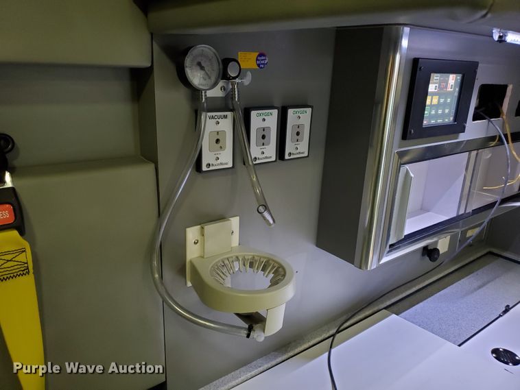 image for item IX9773 2011 Chevrolet Express 4500  ambulance