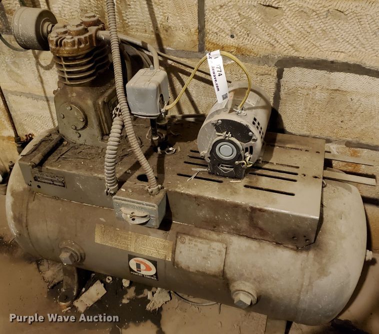 image for item IX9774 DeVilbiss  air compressor