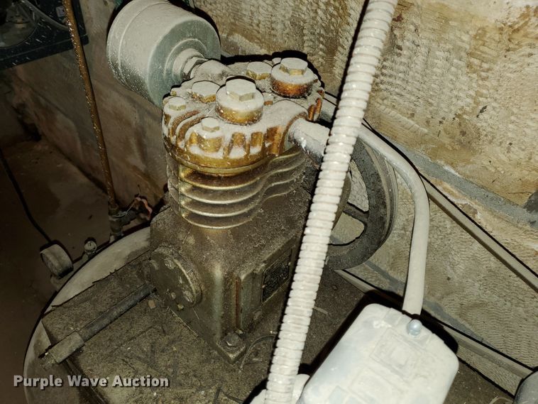 image for item IX9774 DeVilbiss  air compressor