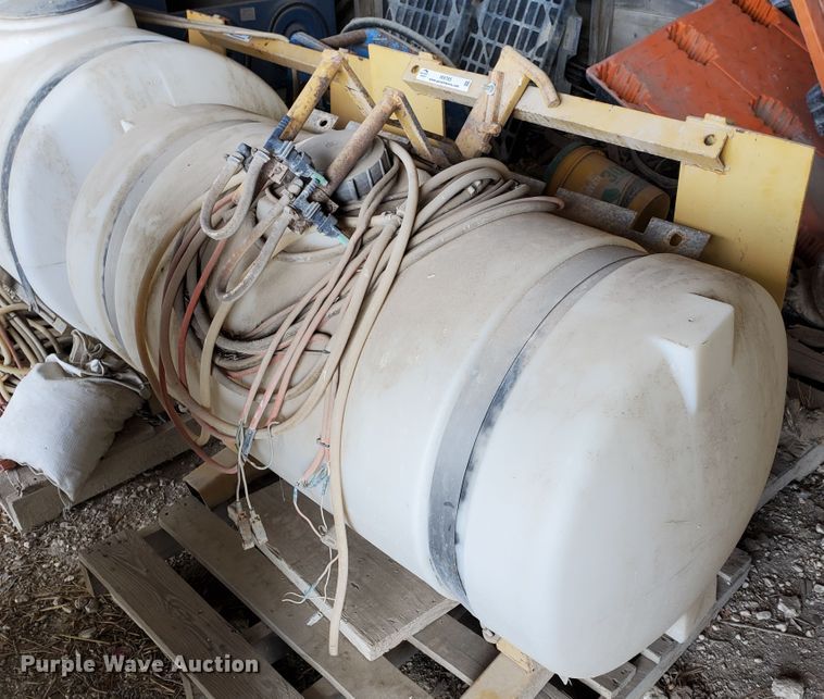 image for item IX9785 Motor grader tire sprayer