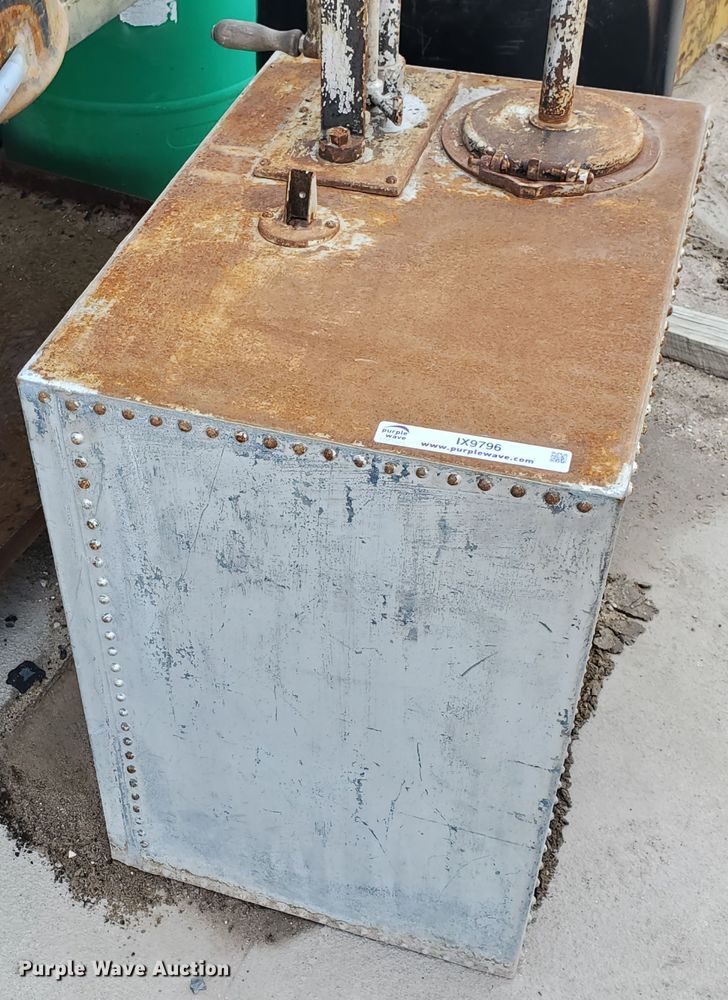 image for item IX9796 Solvent tank