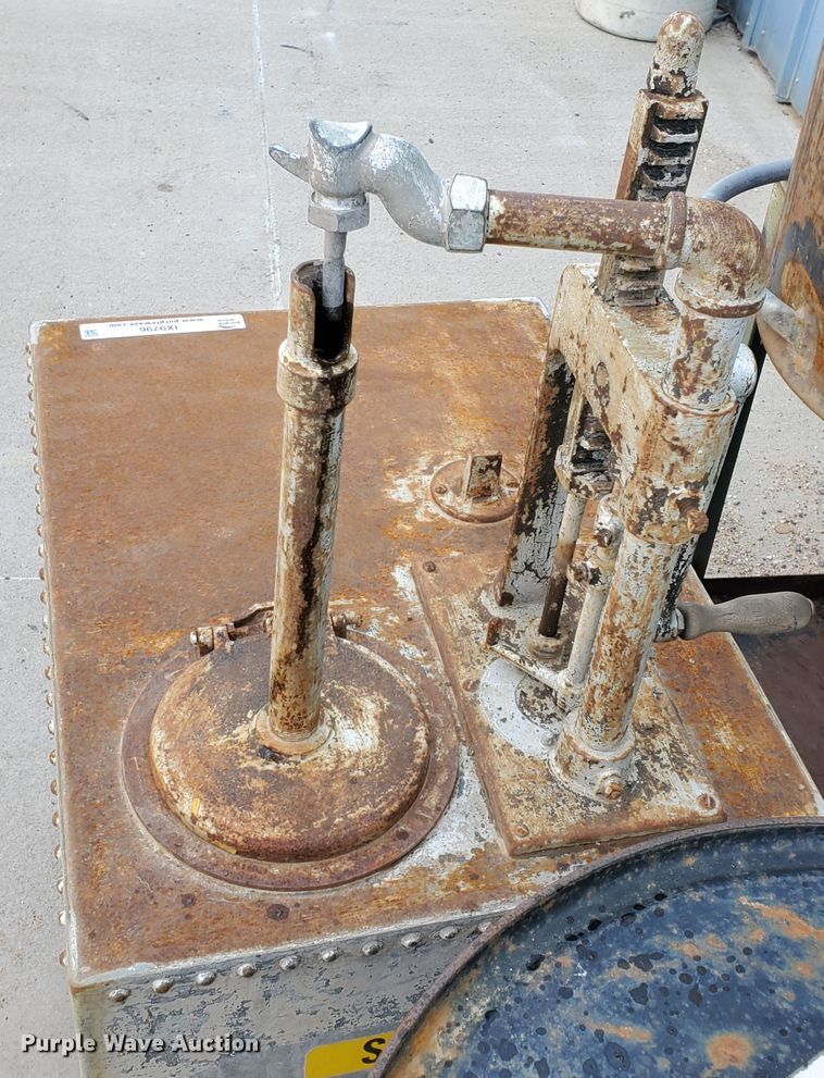 image for item IX9796 Solvent tank