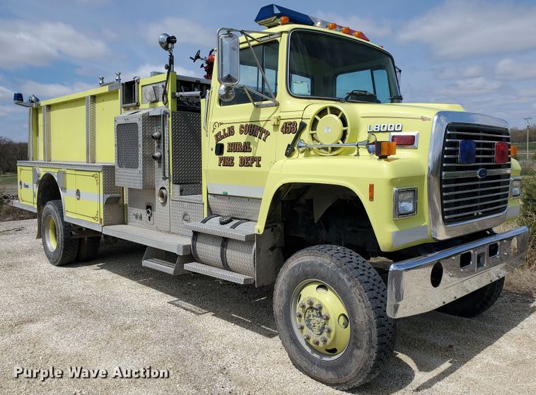 image for item IX9798 1995 Ford L8000  pumper fire truck