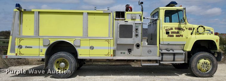 image for item IX9798 1995 Ford L8000  pumper fire truck