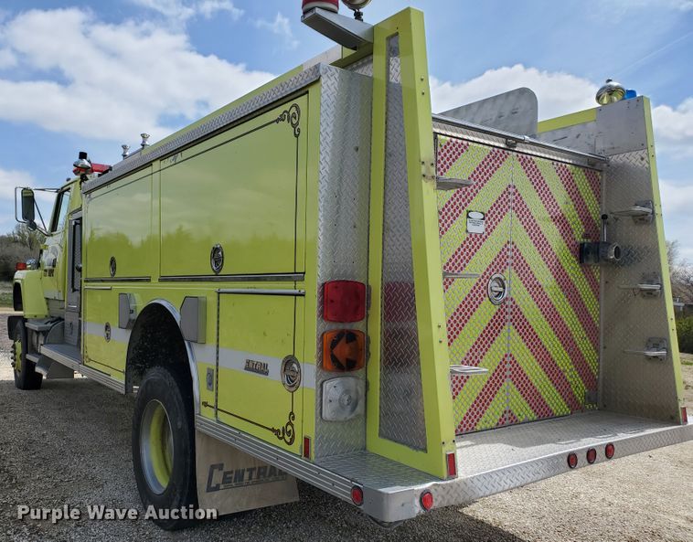 image for item IX9798 1995 Ford L8000  pumper fire truck