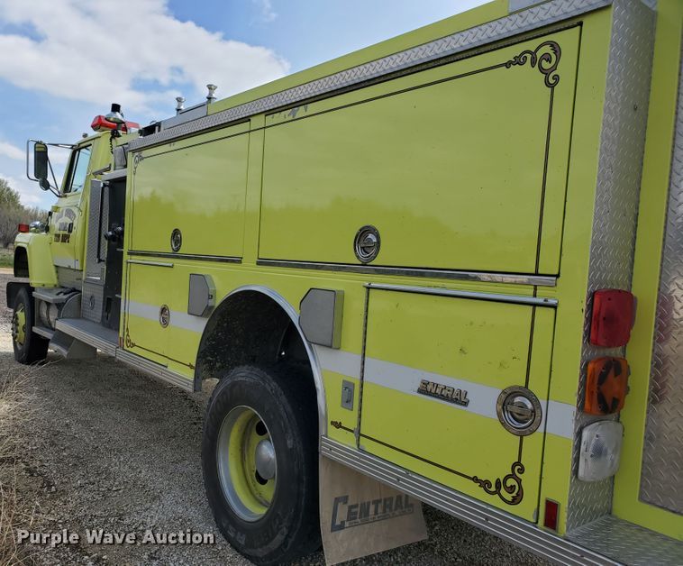 image for item IX9798 1995 Ford L8000  pumper fire truck