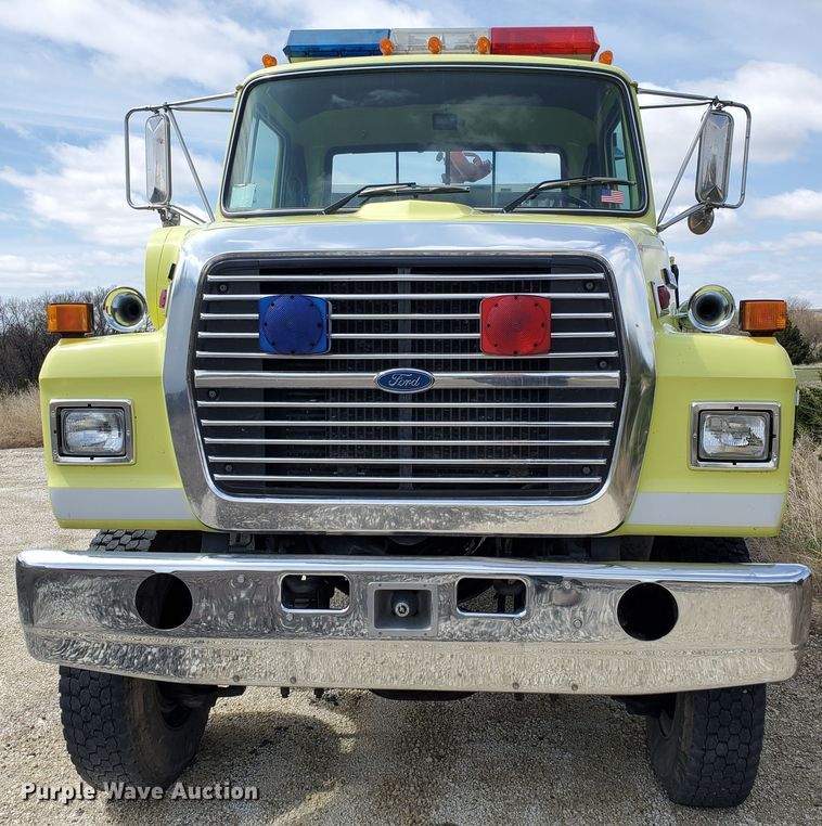 image for item IX9798 1995 Ford L8000  pumper fire truck
