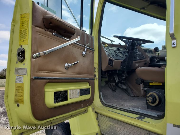 image for item IX9798 1995 Ford L8000  pumper fire truck