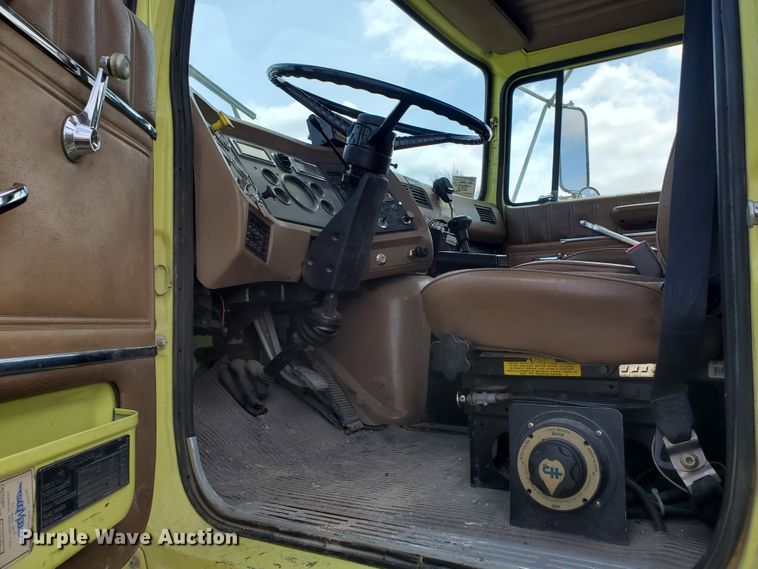 image for item IX9798 1995 Ford L8000  pumper fire truck