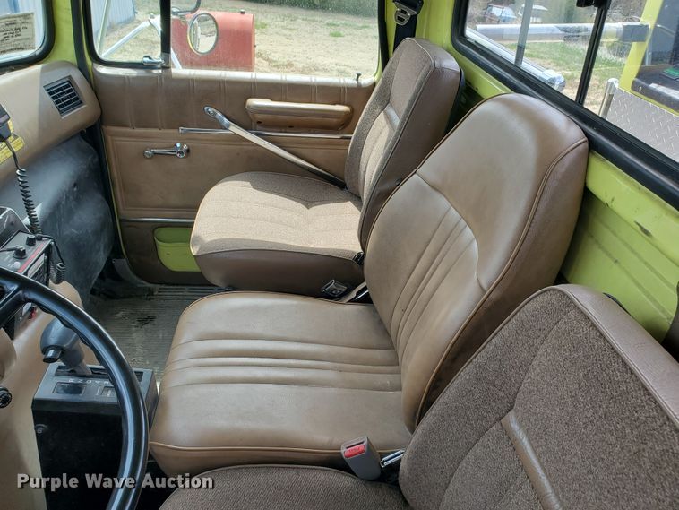 image for item IX9798 1995 Ford L8000  pumper fire truck