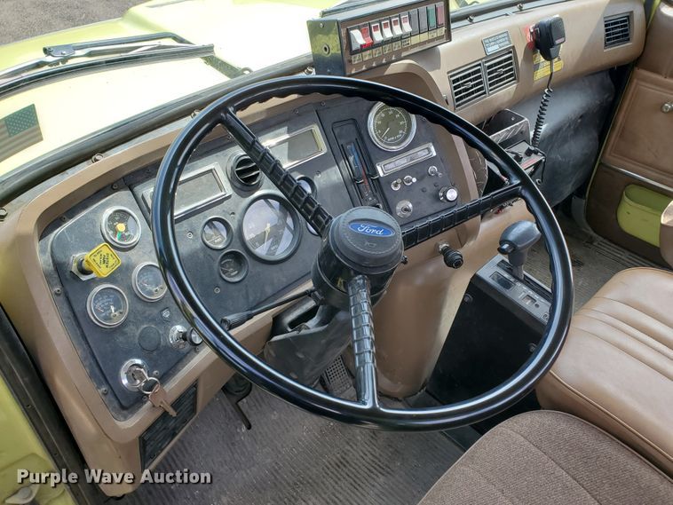 image for item IX9798 1995 Ford L8000  pumper fire truck