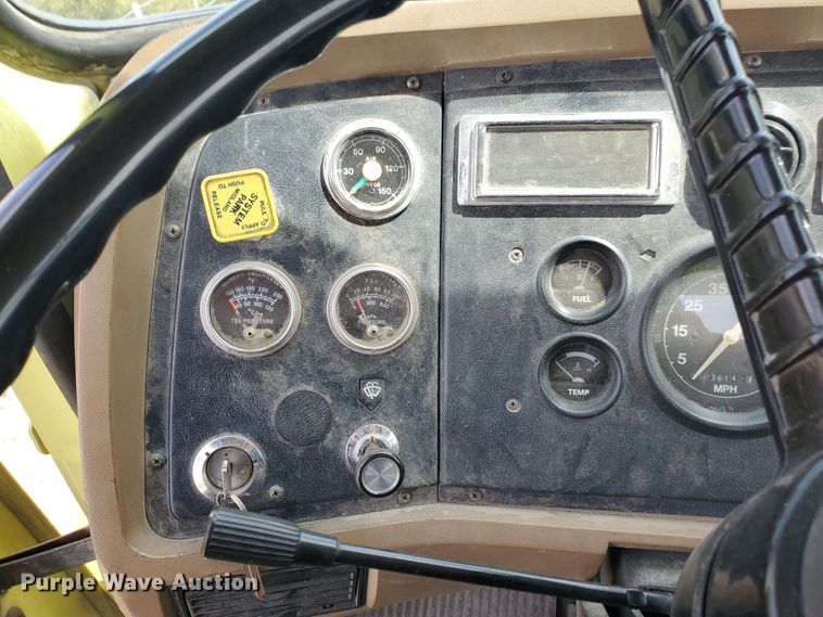 image for item IX9798 1995 Ford L8000  pumper fire truck