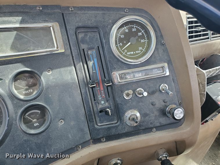 image for item IX9798 1995 Ford L8000  pumper fire truck