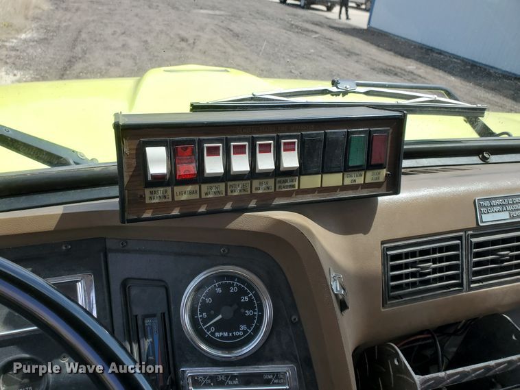 image for item IX9798 1995 Ford L8000  pumper fire truck