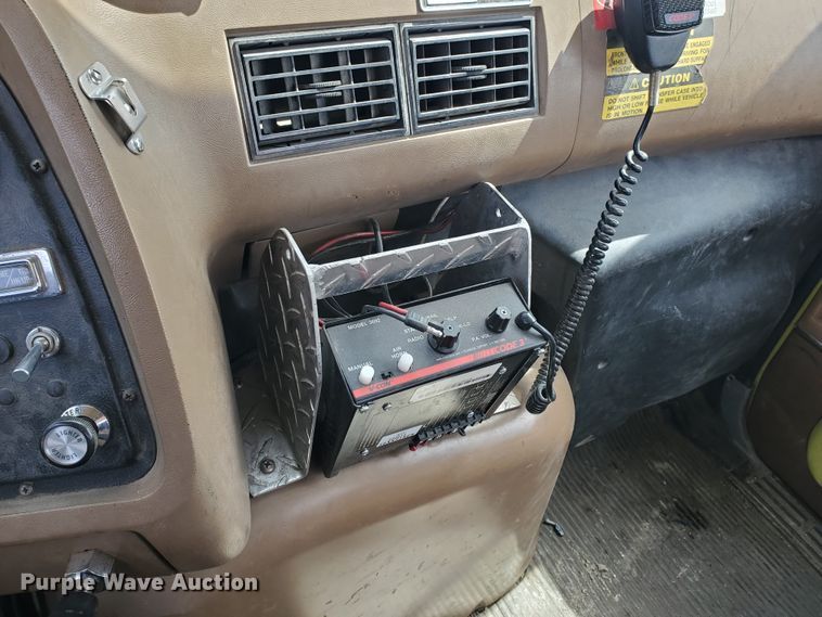 image for item IX9798 1995 Ford L8000  pumper fire truck