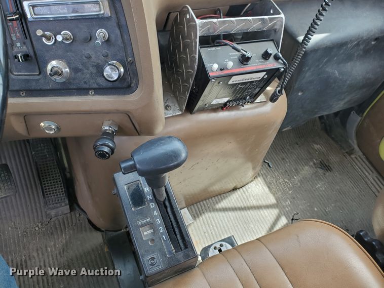 image for item IX9798 1995 Ford L8000  pumper fire truck