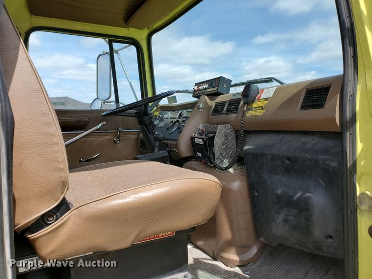 image for item IX9798 1995 Ford L8000  pumper fire truck