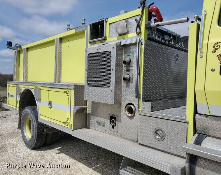 image for item IX9798 1995 Ford L8000  pumper fire truck