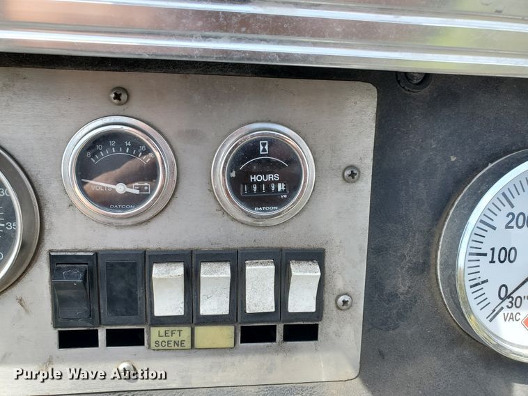 image for item IX9798 1995 Ford L8000  pumper fire truck