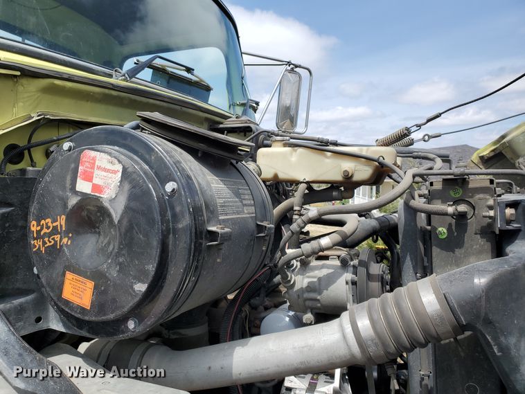 image for item IX9798 1995 Ford L8000  pumper fire truck