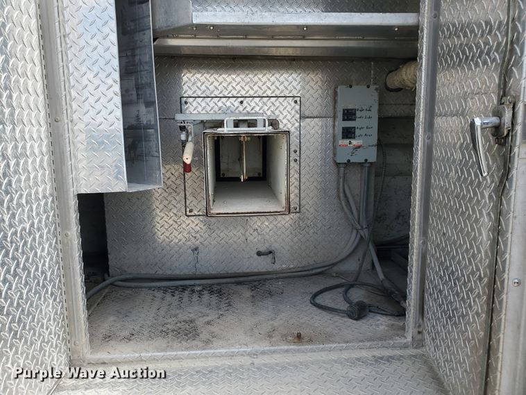 image for item IX9798 1995 Ford L8000  pumper fire truck