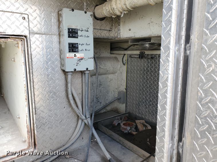 image for item IX9798 1995 Ford L8000  pumper fire truck