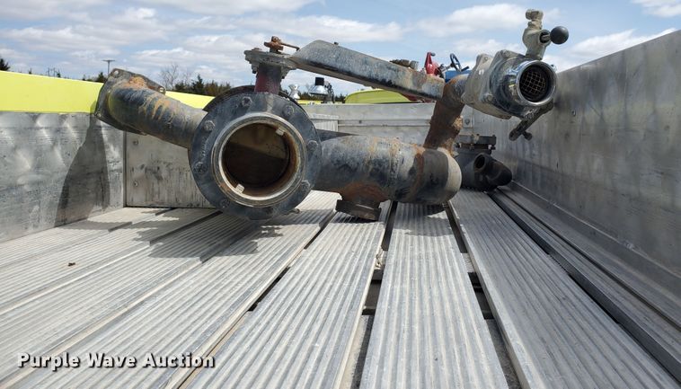 image for item IX9798 1995 Ford L8000  pumper fire truck