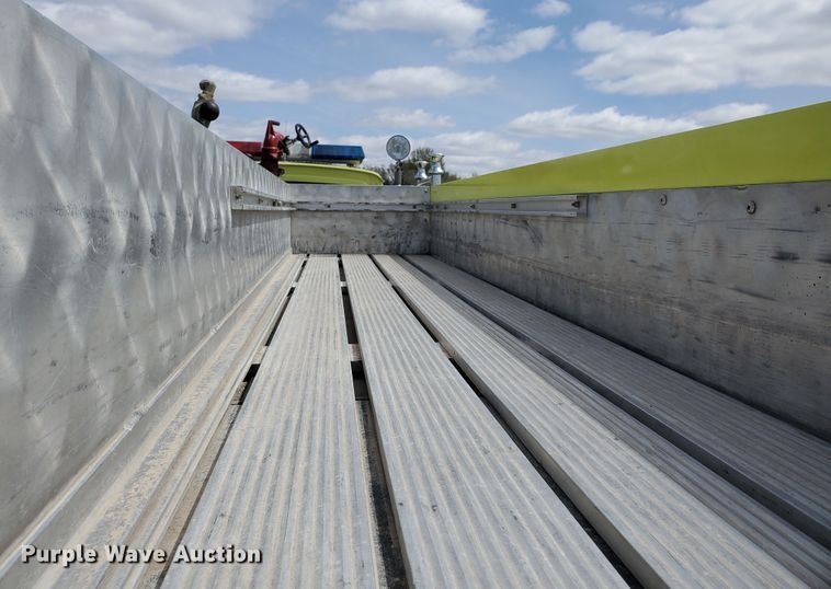 image for item IX9798 1995 Ford L8000  pumper fire truck