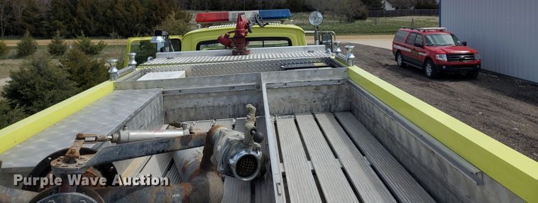 image for item IX9798 1995 Ford L8000  pumper fire truck