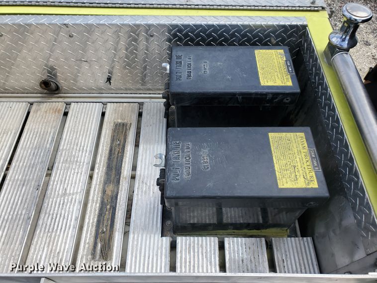 image for item IX9798 1995 Ford L8000  pumper fire truck