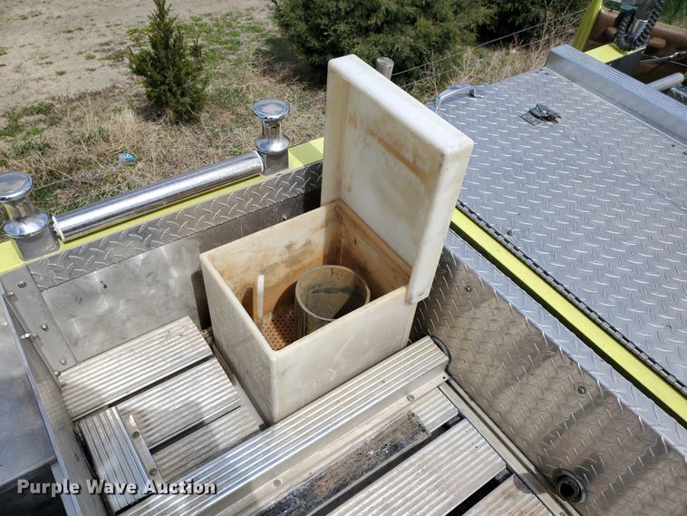 image for item IX9798 1995 Ford L8000  pumper fire truck