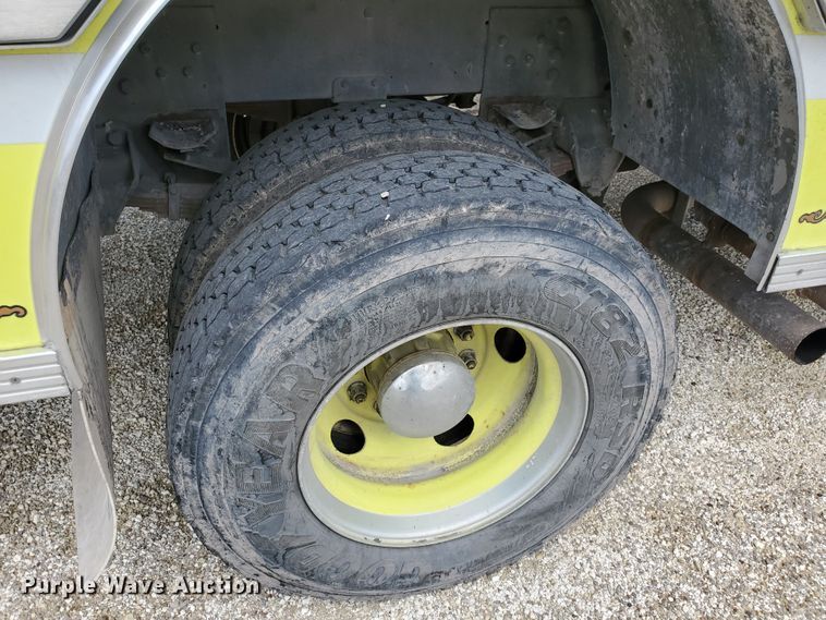 image for item IX9798 1995 Ford L8000  pumper fire truck