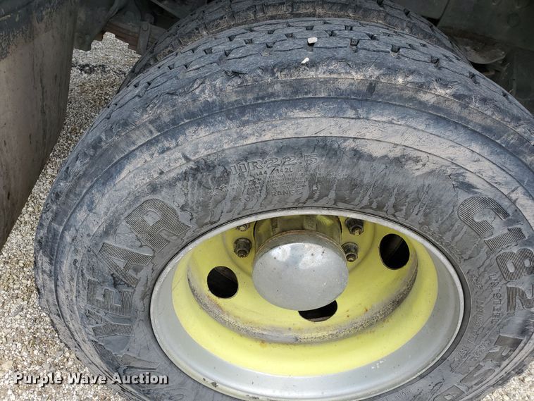 image for item IX9798 1995 Ford L8000  pumper fire truck