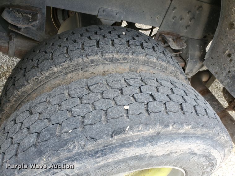 image for item IX9798 1995 Ford L8000  pumper fire truck