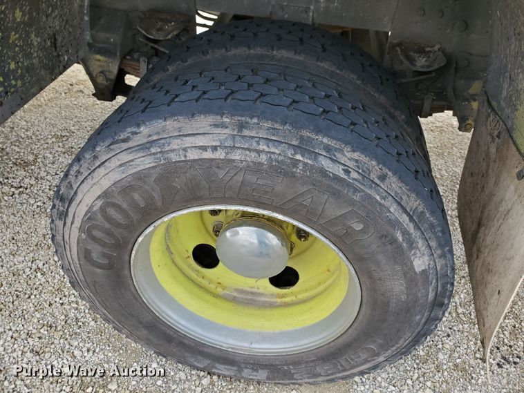 image for item IX9798 1995 Ford L8000  pumper fire truck