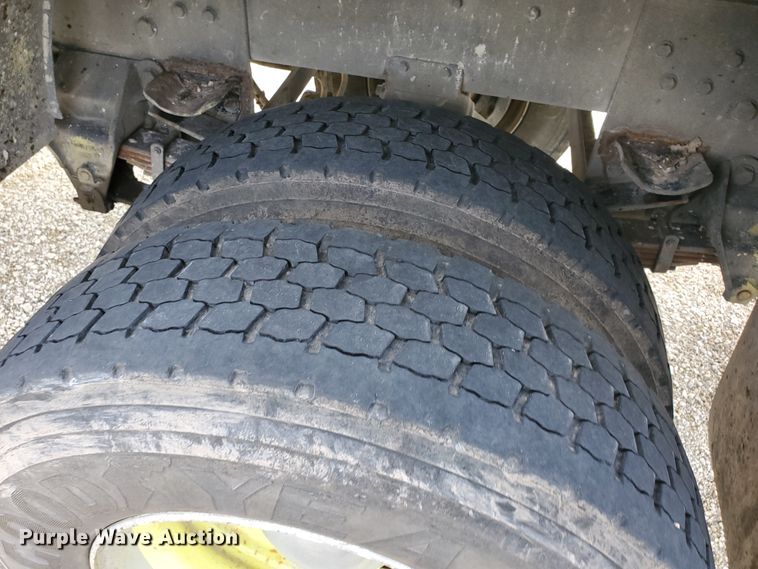 image for item IX9798 1995 Ford L8000  pumper fire truck