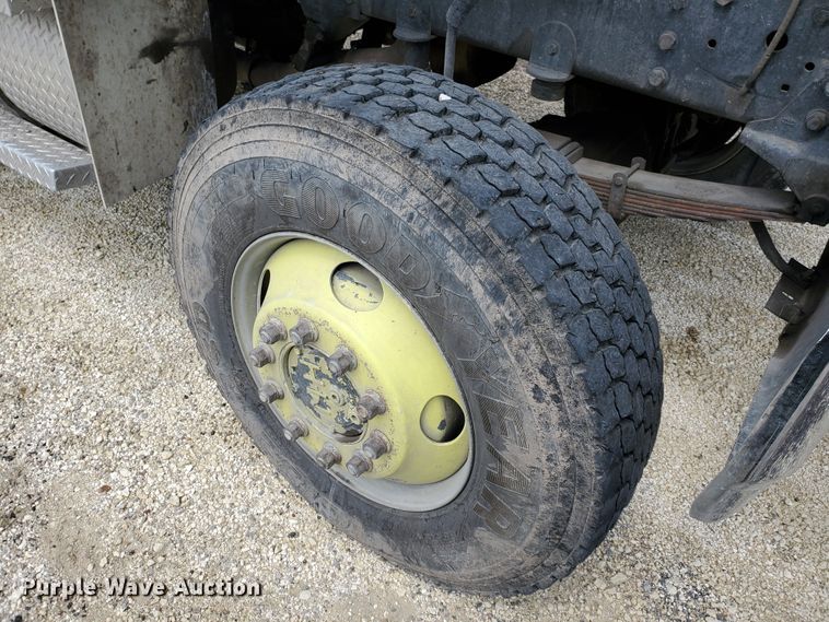 image for item IX9798 1995 Ford L8000  pumper fire truck