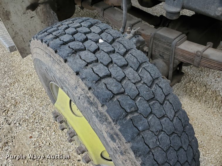 image for item IX9798 1995 Ford L8000  pumper fire truck