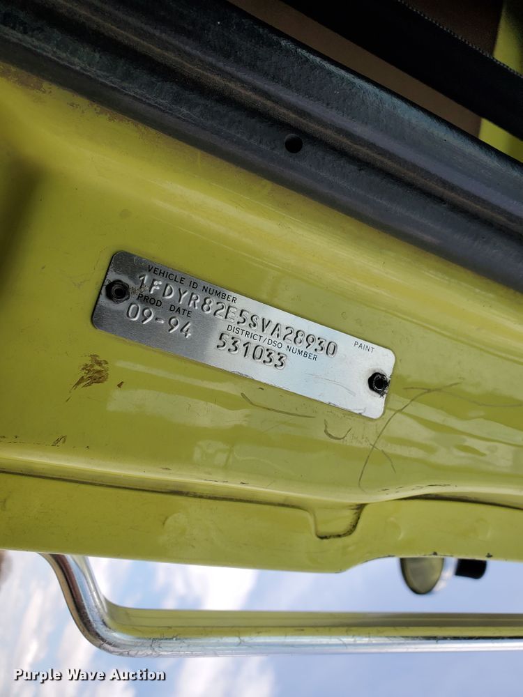 image for item IX9798 1995 Ford L8000  pumper fire truck