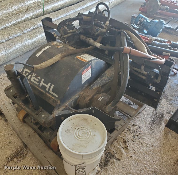 image for item IX9861 Gehl 16"W skid steer cold planer