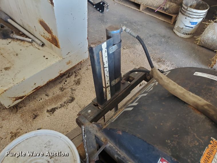 image for item IX9861 Gehl 16"W skid steer cold planer