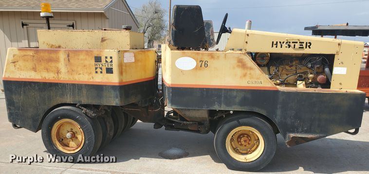 image for item IX9872 Hyster C530A  pneumatic roller