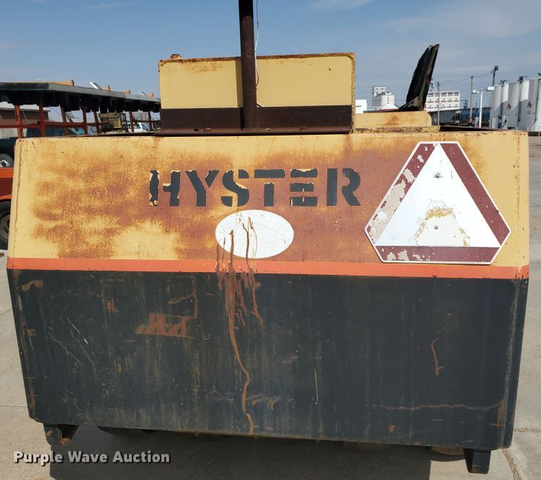 image for item IX9872 Hyster C530A  pneumatic roller